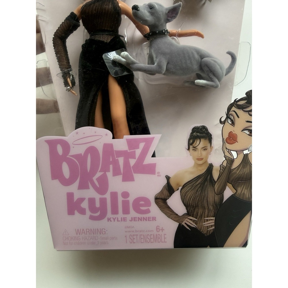 NEW Bratz Kylie Jenner Night Fashion Doll with Evening Gown & Dog - Picture 2 of 3